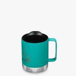 Klean Kanteen Camp Mug 12oz (355ml) - Mountain Green 5 Klean Kanteen Camp Mug 12oz (355ml) - Mountain Green -Outdoor Products Sales Camp Mug Porcelain Graphic Front 1400x 9d1921cf cc2d 4f16 81c0 12e43557f7be