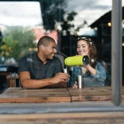 Klean Kanteen Insulated TK Wide With Café Cap 946ml - Black -Outdoor Products Sales K32TKWSSL JP bottle brewery pouring lifestyle 1