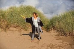 Dryrobe Advance Kids Short Sleeve BLACK PINK -Outdoor Products Sales KIDS BEACH DRYROBE 193 7d4a34d0 e1fa 411f 813f e72e10e204c6 2024x2024 1