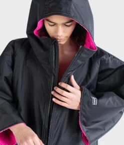 Dryrobe Advance Kids Short Sleeve BLACK PINK -Outdoor Products Sales SS Black Pink 2 2024x2024 81801ca3 1b6d 459e b1fc 8f950ca21792