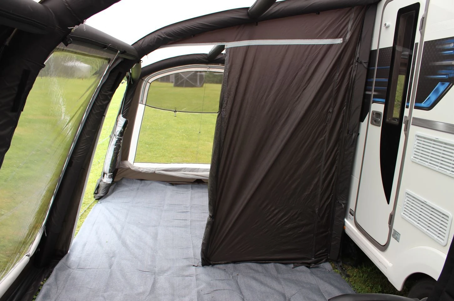 Outdoor Revolution Sportlite Air 320 EX Caravan Awning 9 Outdoor Revolution Sportlite Air 320 EX Caravan Awning - Image 9