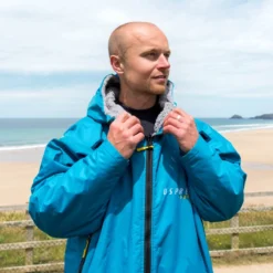 Osprey Unisex Changing Robe Teal 12 Osprey Unisex Changing Robe Teal -Outdoor Products Sales su4052 56 changing robe lifestyle 1